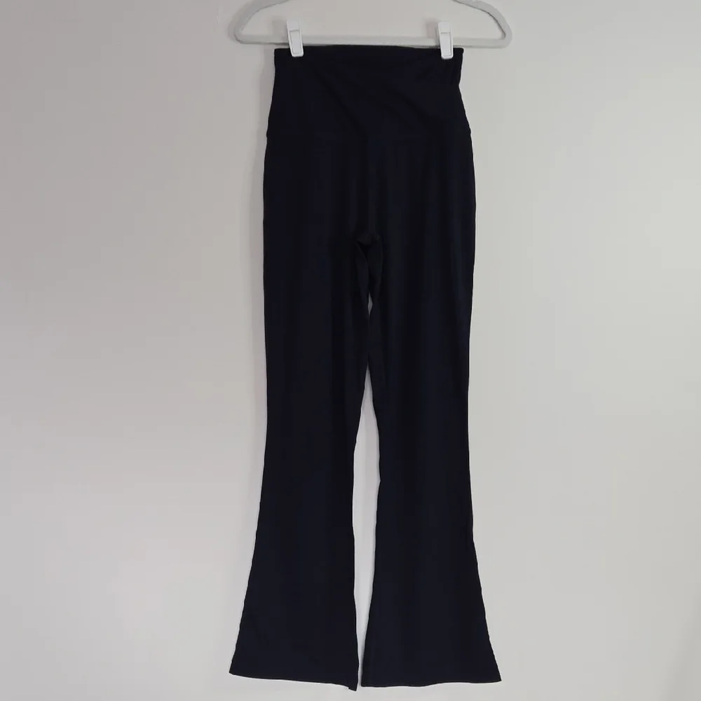 Quince Navy Blue Flare Athleasure Pants Workout Athletic size small